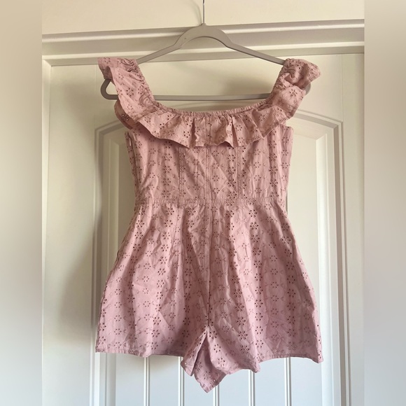 Urban Outfitters Kimchi Blue Jeena Eyelet Off-The-Shoulder Romper sz S - Picture 6 of 16